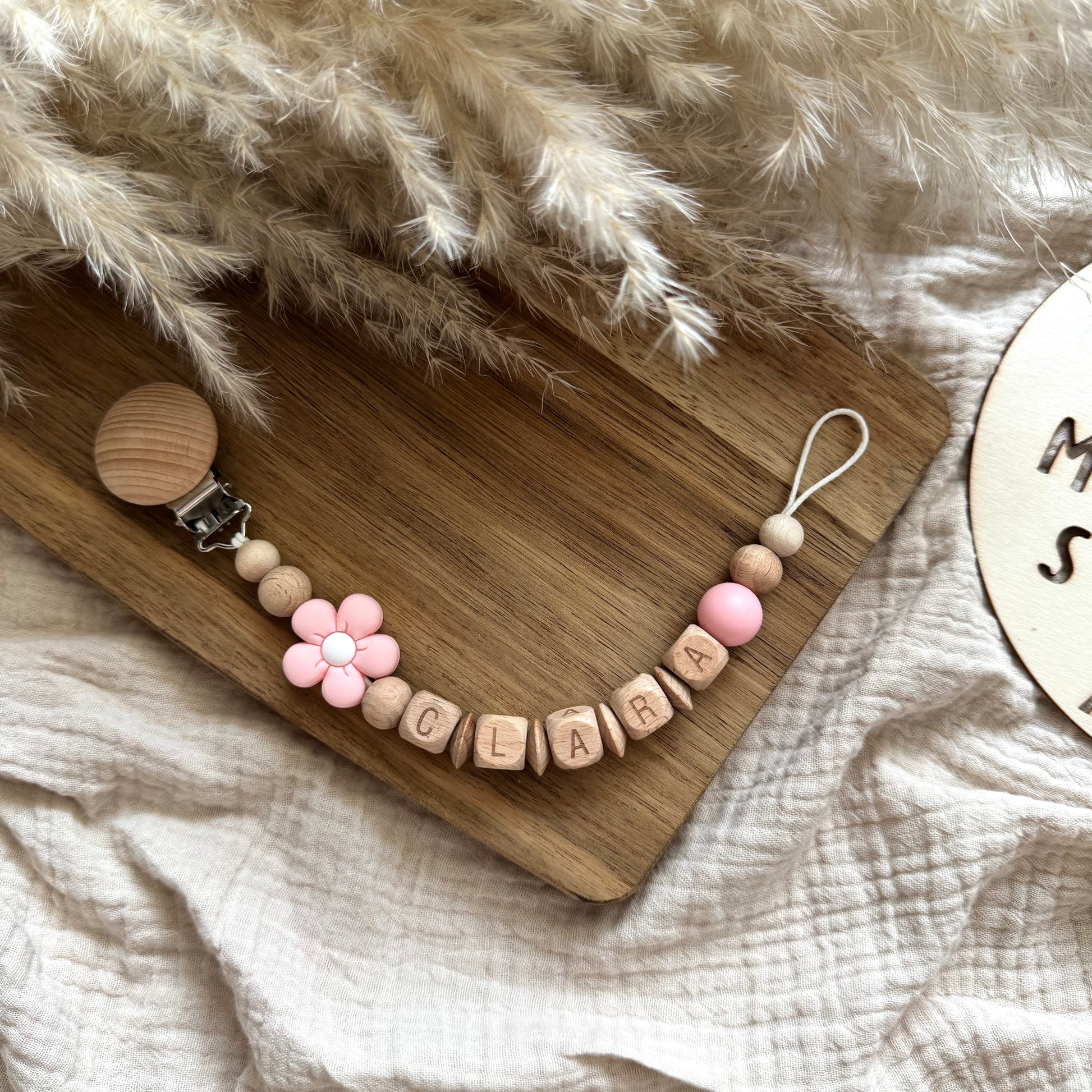 Personalisierte Schnullerkette Blume Rosa Hauniper